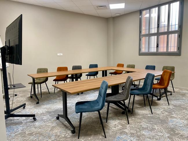 Bright & Confidential Meeting Room in Nice