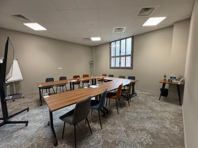 Bright & Confidential Meeting Room in Nice