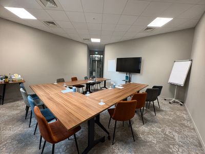 Bright & Confidential Meeting Room in Nice