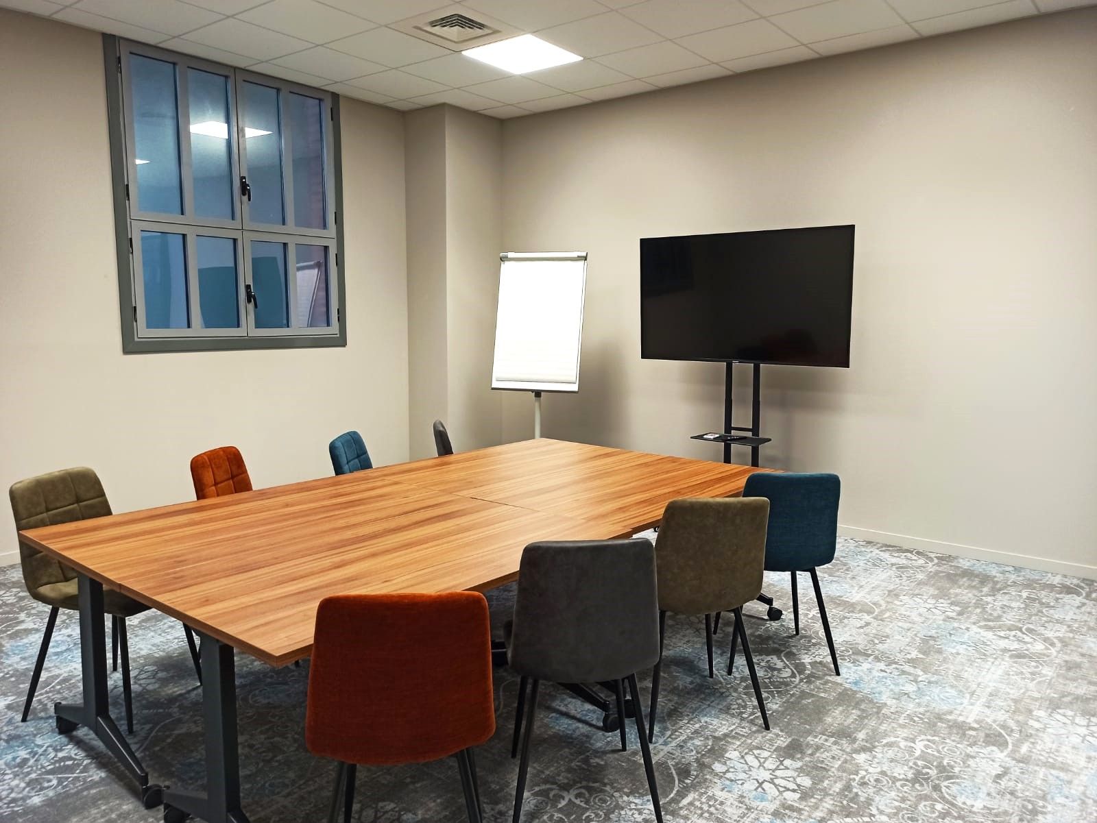 Salle de réunion lumineuse de 37 m² à Nice pour formations et événements