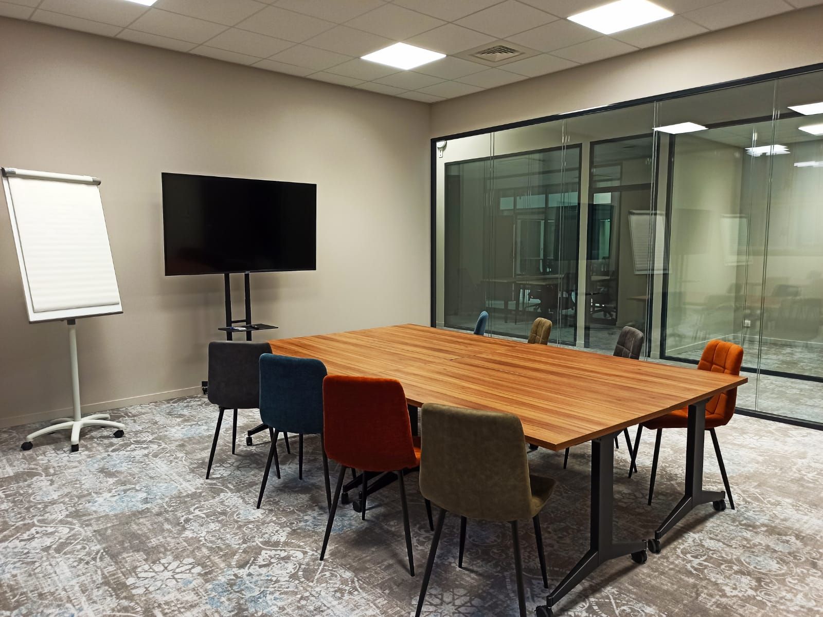 Salle de réunion lumineuse de 37 m² à Nice pour formations et événements