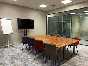 Salle de réunion lumineuse de 37 m² à Nice pour formations et événements