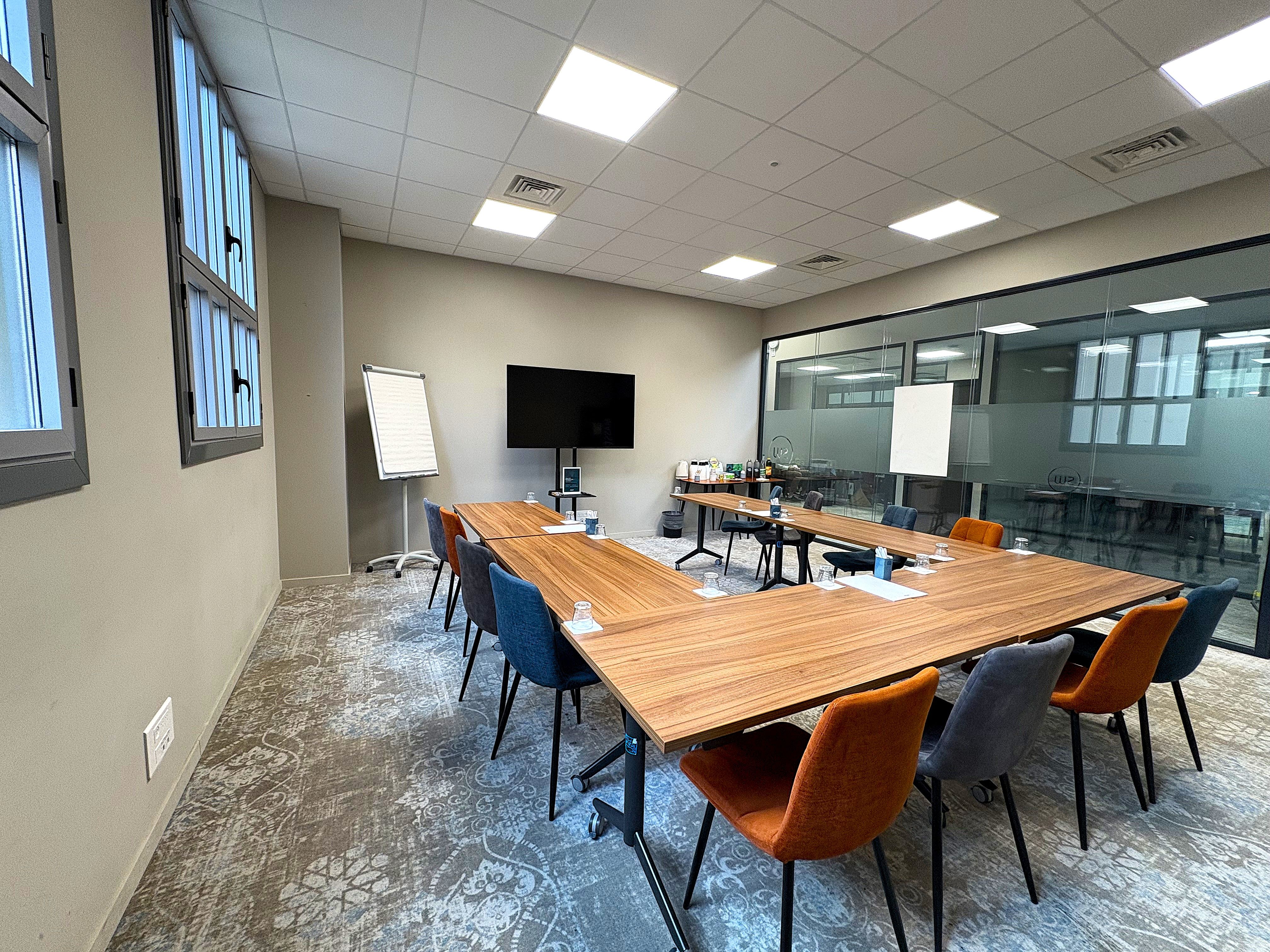 Salle de réunion lumineuse de 37 m² à Nice pour formations et événements