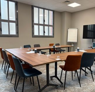 Bright 37 m² Meeting Room in Nice for Training & Events