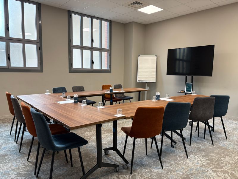 Bright 37 m² Meeting Room in Nice for Training & Events