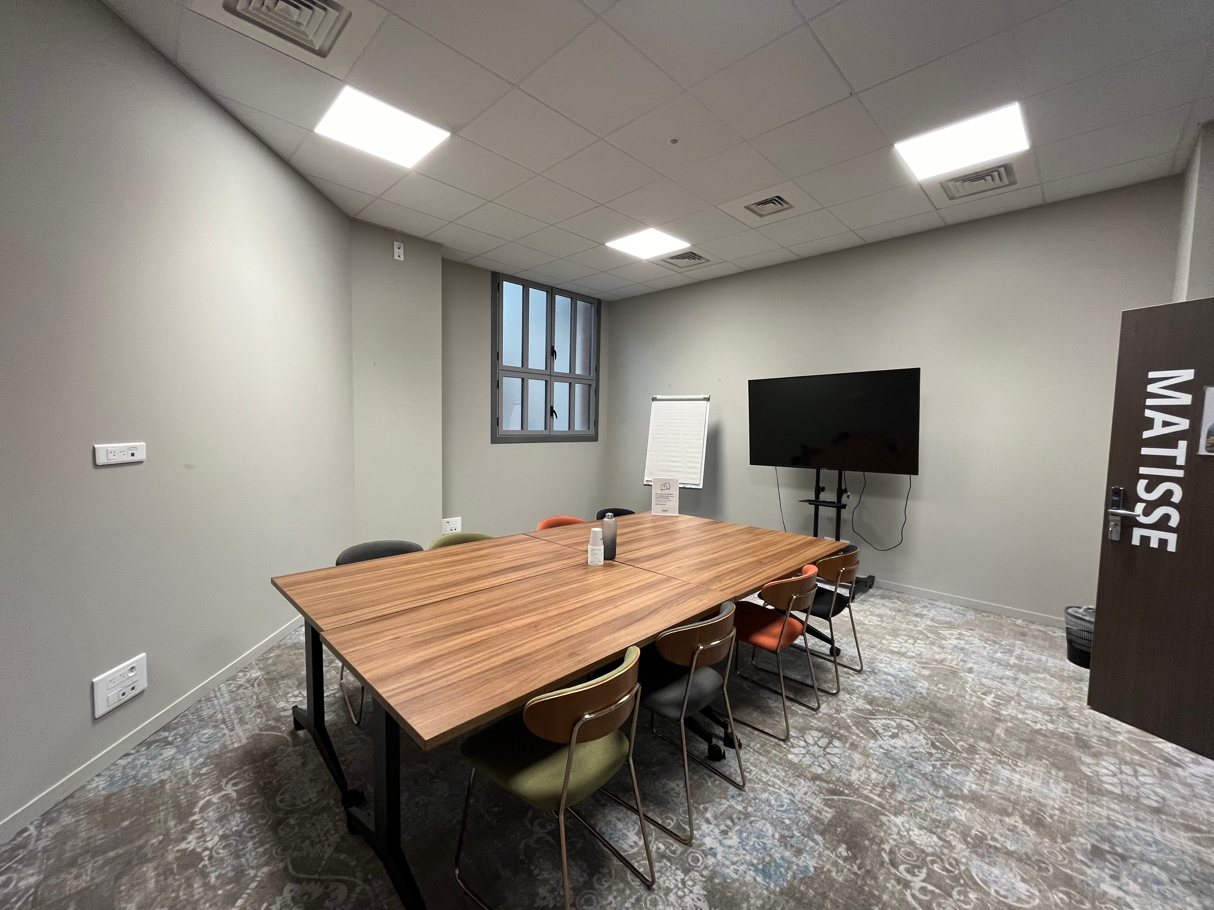 Salle de Réunion Lumineuse & Confidentielle pour Formations & Séminaires à Nice