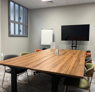 Bright & Confidential Meeting Room for Training & Seminars in Nice