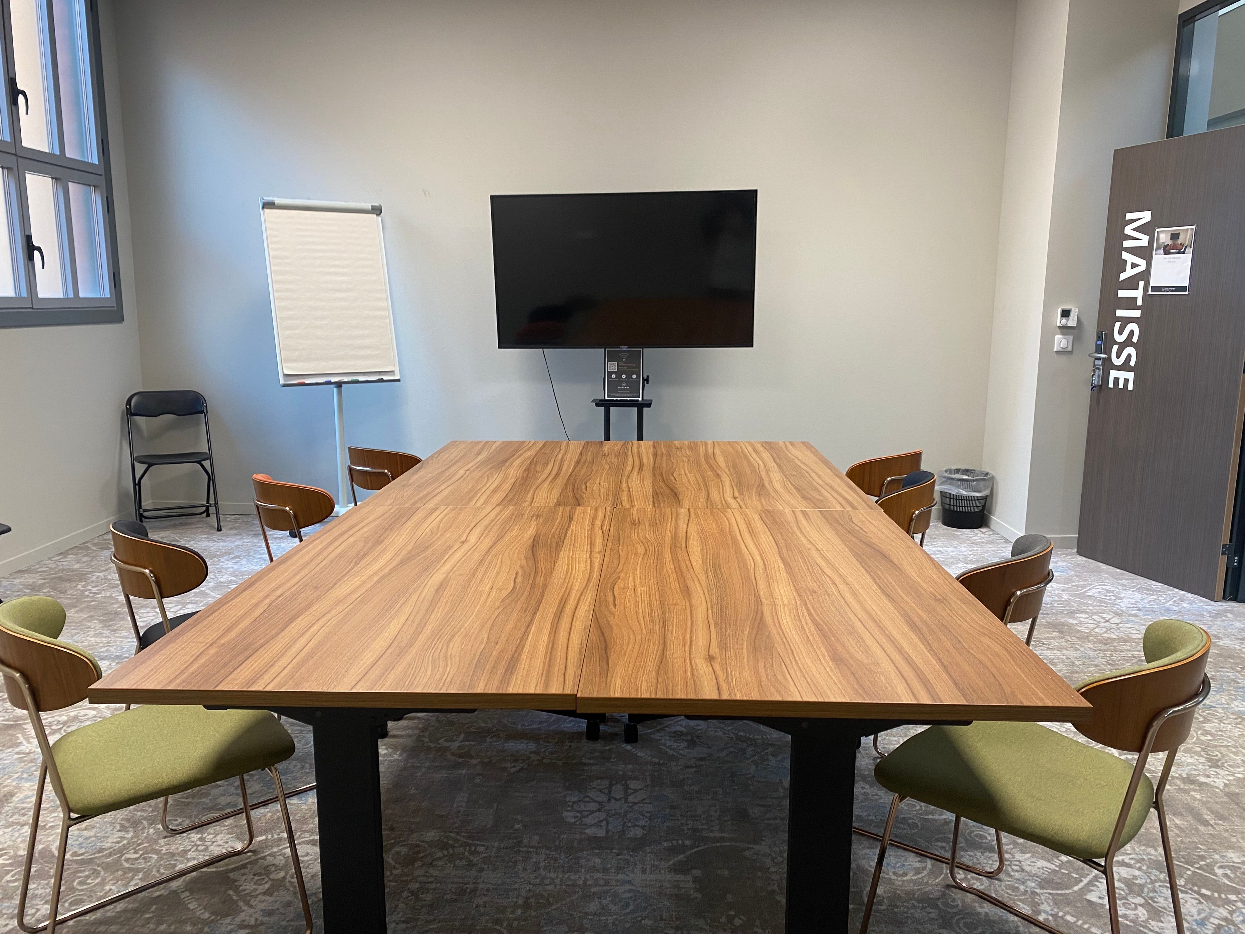 Salle de Réunion Lumineuse & Confidentielle pour Formations & Séminaires à Nice