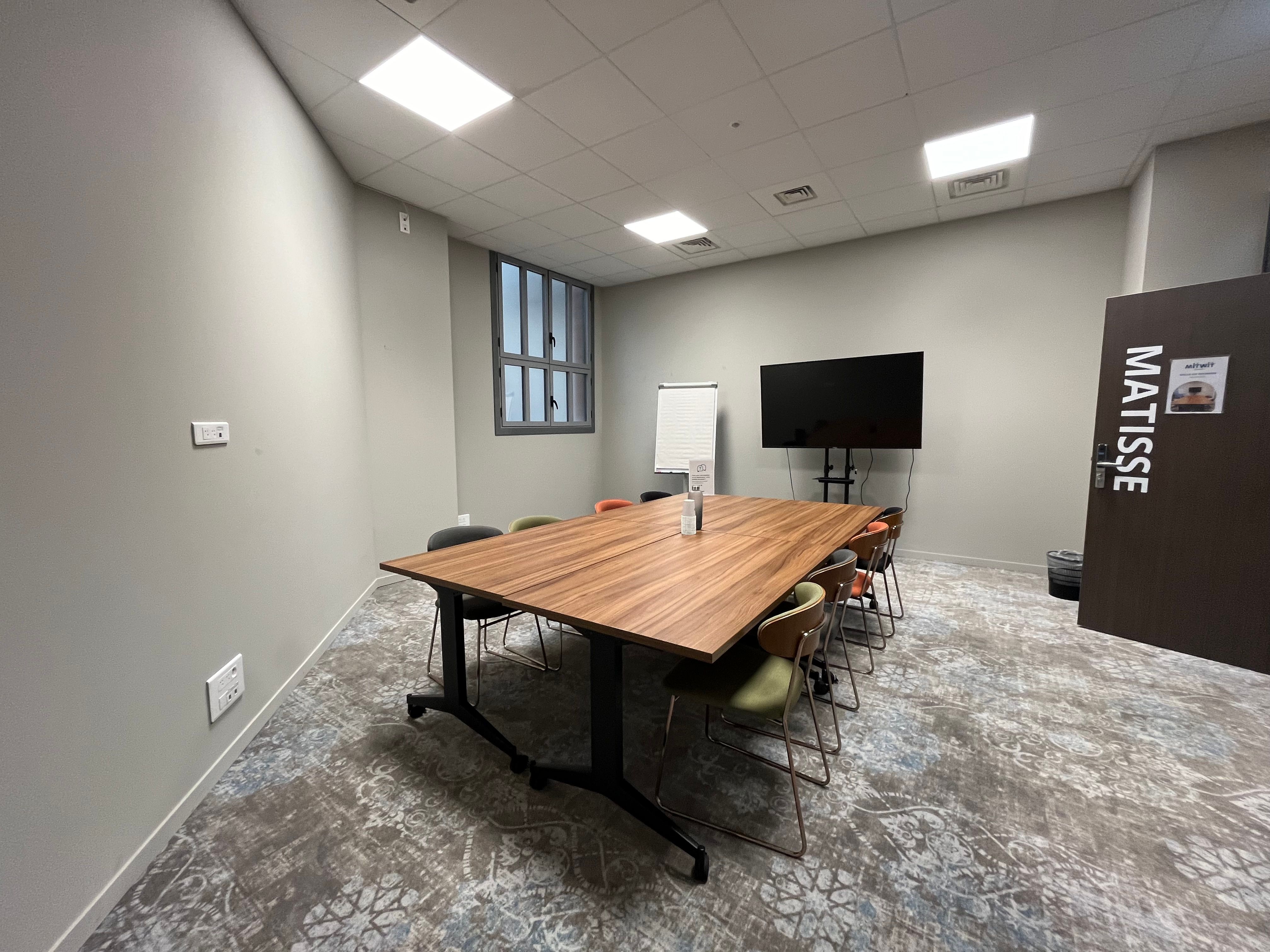 Salle de Réunion Lumineuse & Confidentielle pour Formations & Séminaires à Nice