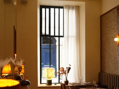 Elegant Parisian Restaurant with Architectural Flair