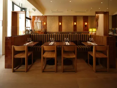 Elegant Parisian Restaurant with Architectural Flair