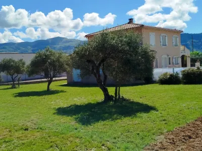 Luxury Villa with Mountain Views for Events in Provence