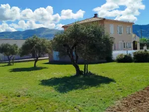 Luxury Villa with Mountain Views for Events in Provence