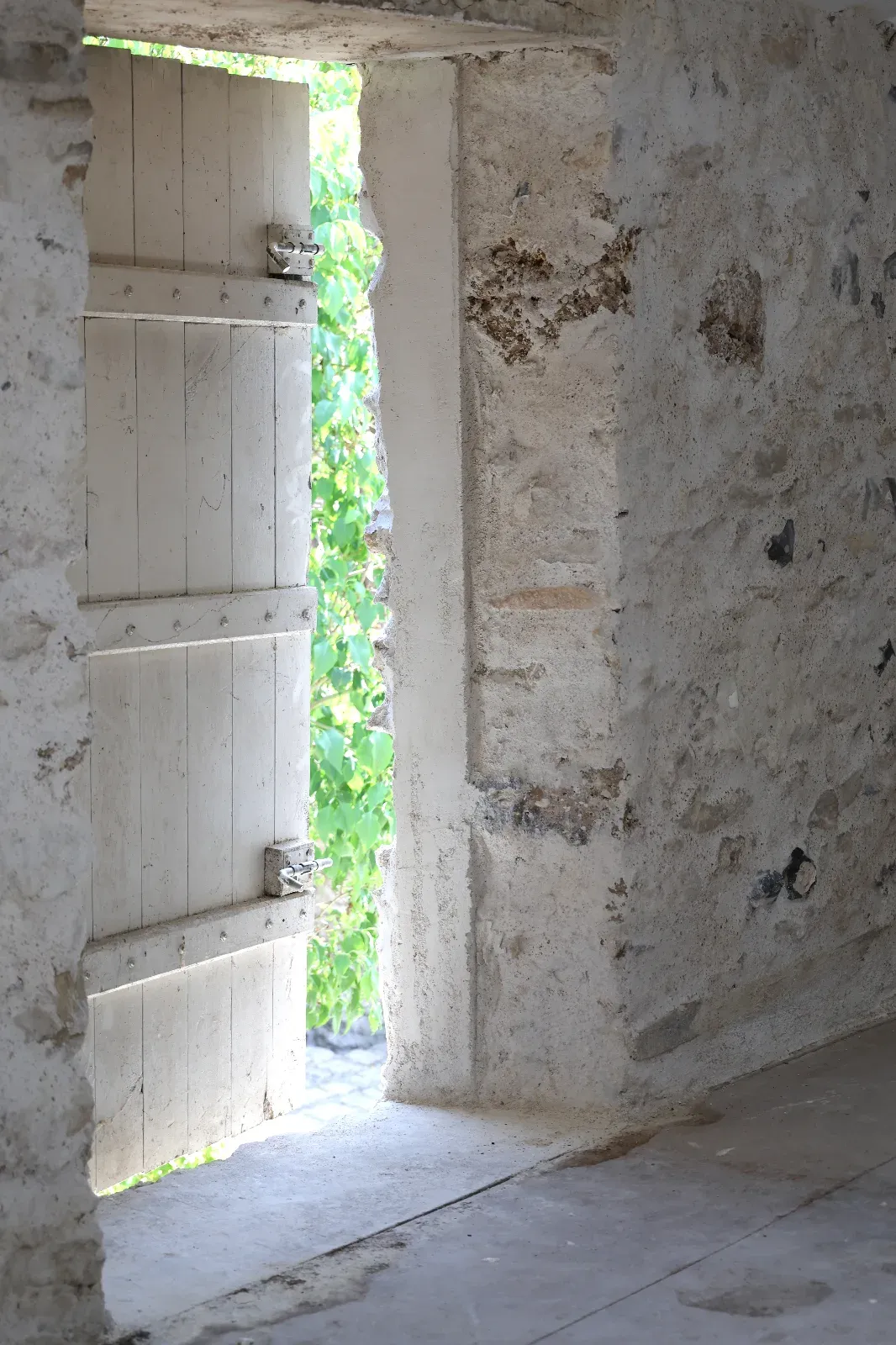 Stone Barn Venue for Meetings & Workshops Near Paris