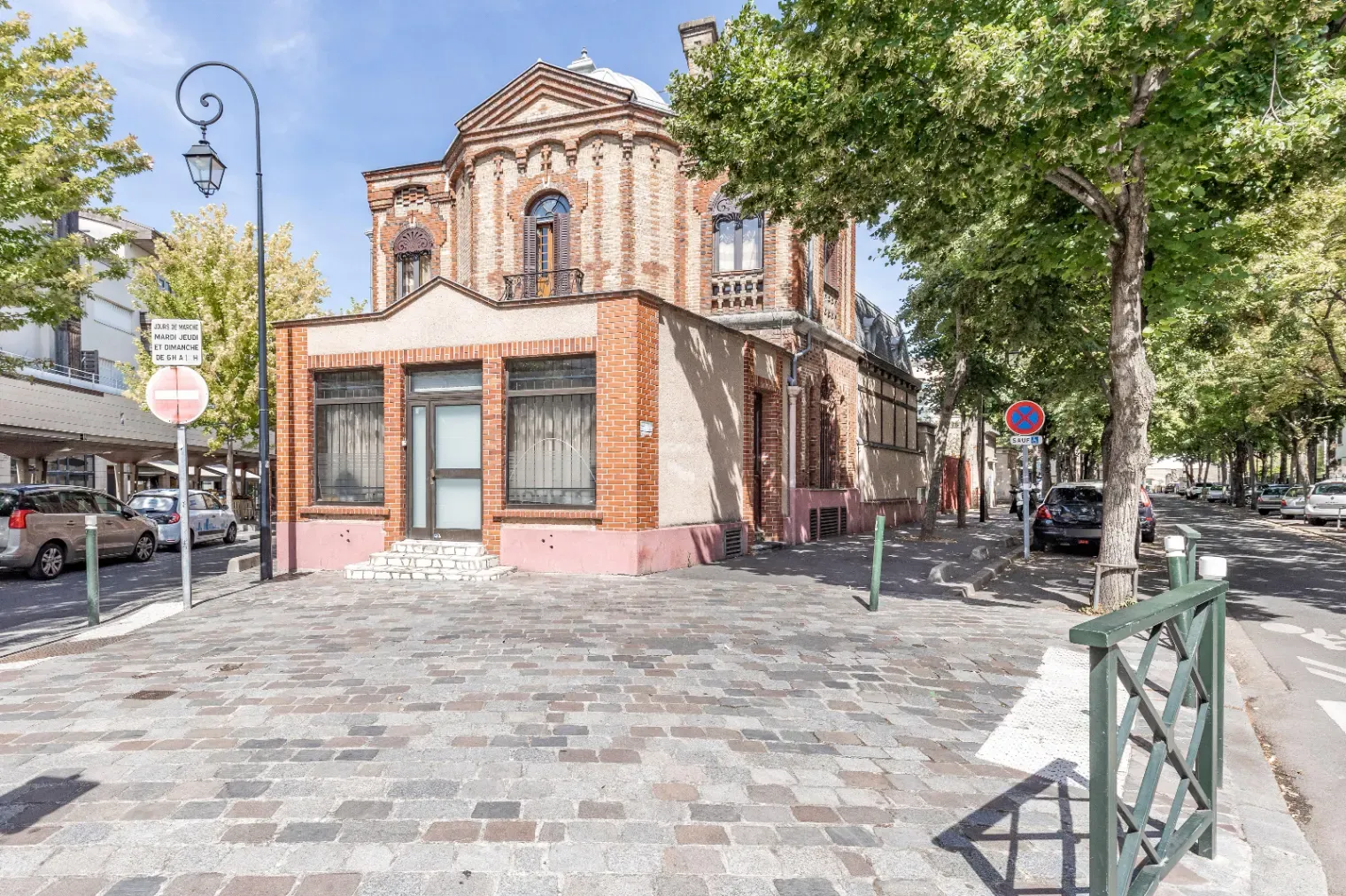 A versatile event venue near Paris