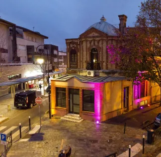 A versatile event venue near Paris