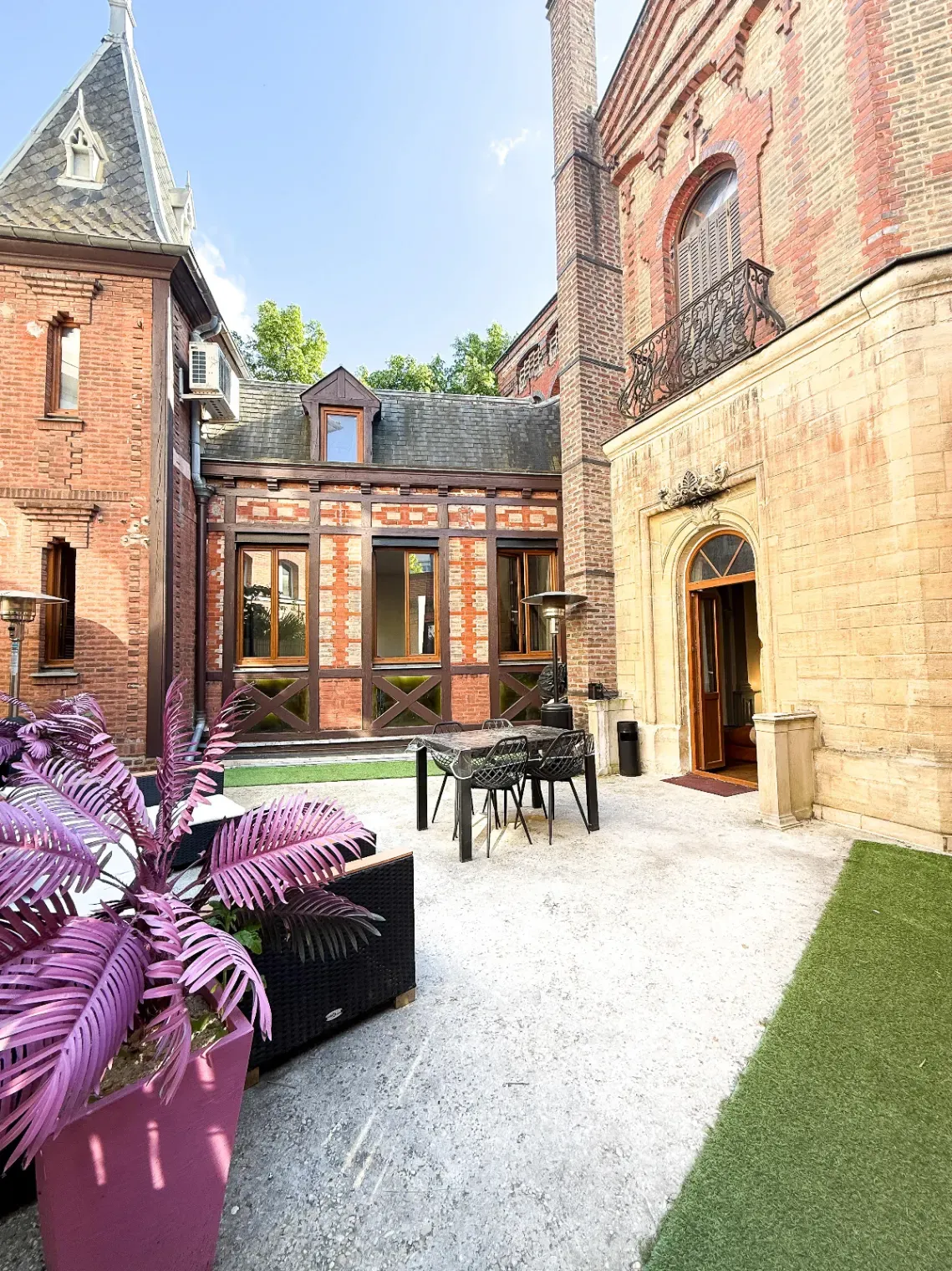 A versatile event venue near Paris