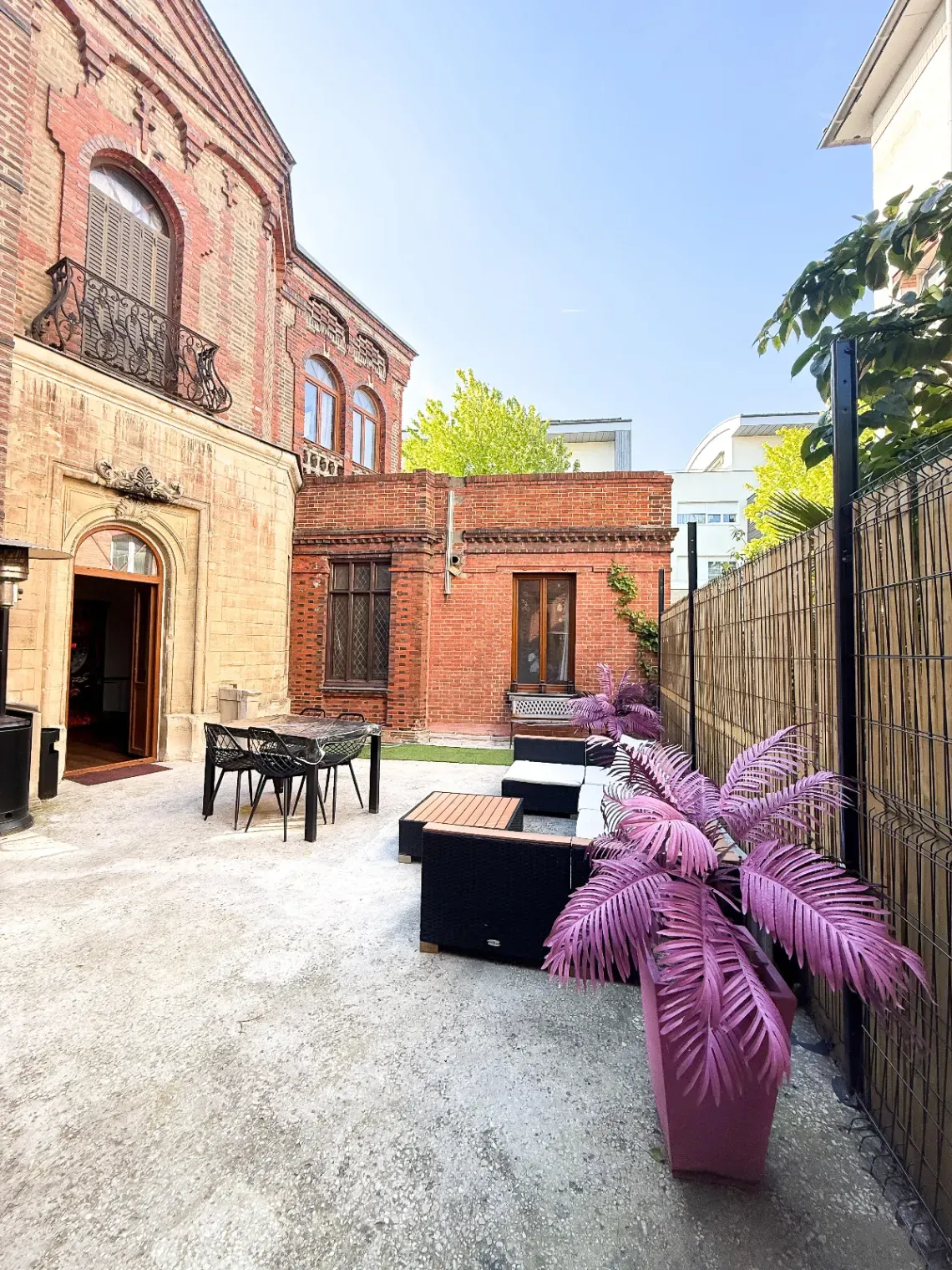A versatile event venue near Paris