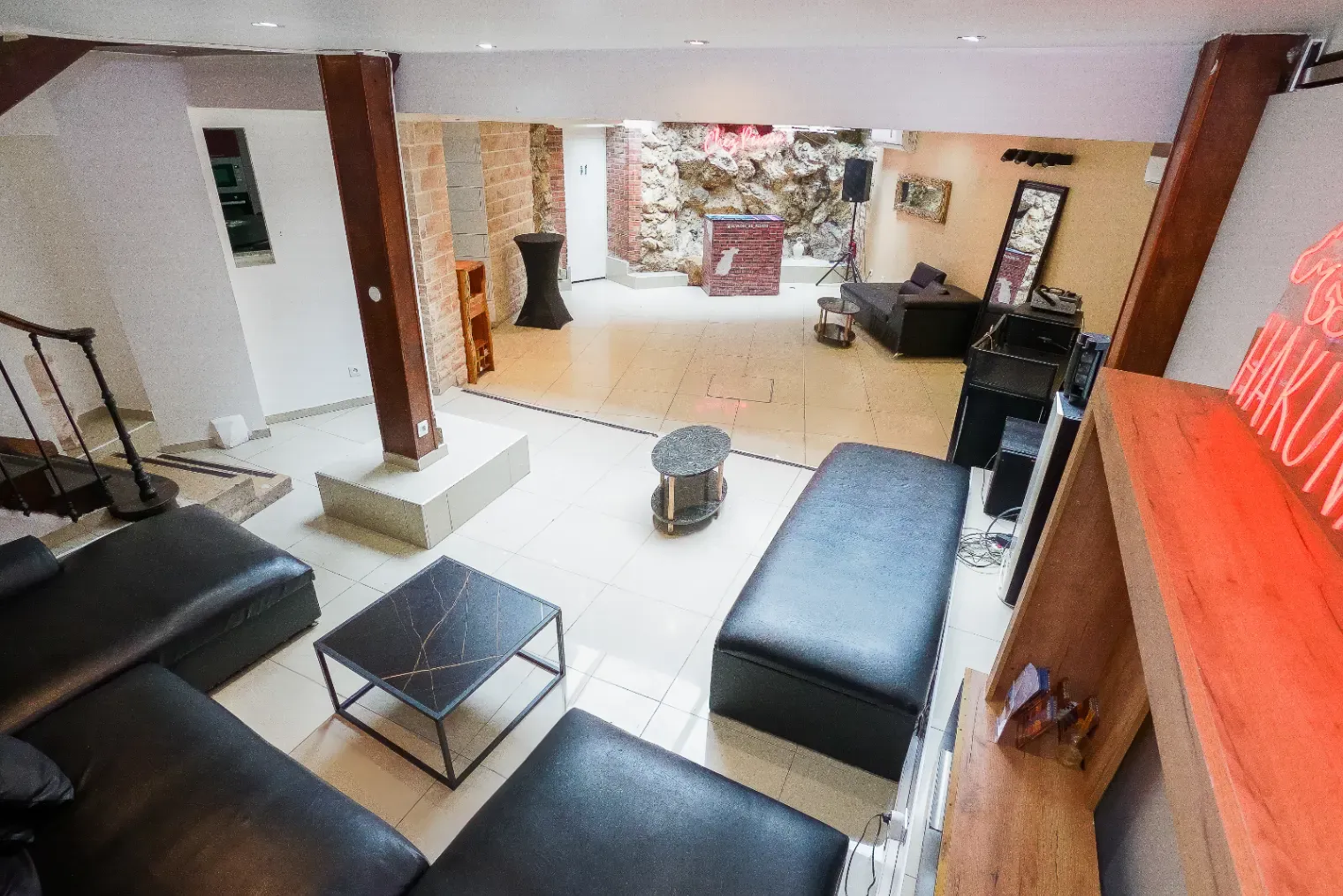 A versatile event venue near Paris