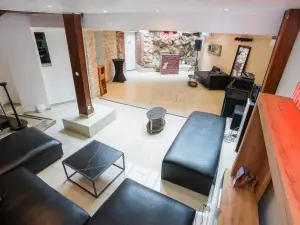 A versatile event venue near Paris
