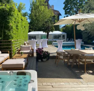 Lush Garden Venue with Pool for Photoshoots & Productions in Saint-Cloud