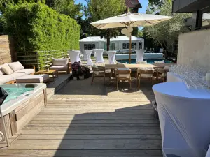 Lush Garden Venue with Pool for Photoshoots & Productions in Saint-Cloud