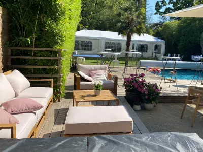 Lush Garden Venue with Pool for Photoshoots & Productions in Saint-Cloud