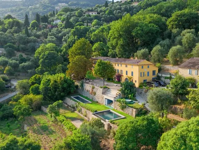 Domaine Grasse : Bastide du XVIIIe Siècle avec Jardins Parfumés