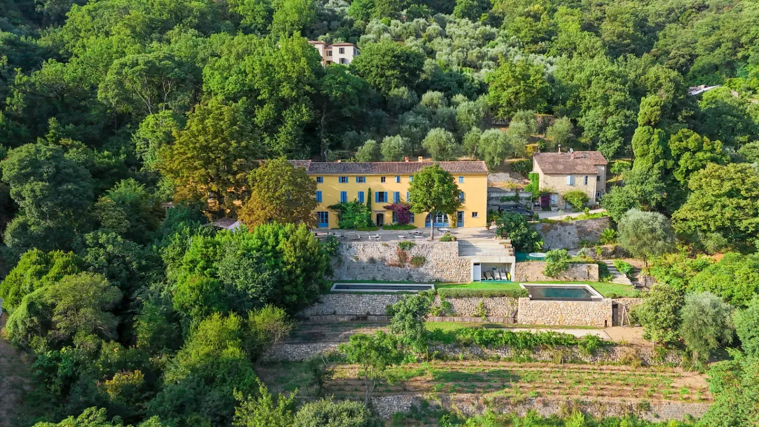 Domaine Grasse : Bastide du XVIIIe Siècle avec Jardins Parfumés