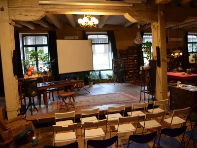 260 m² Artist's Studio in Marseille for Events up to 80 People