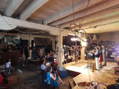 260 m² Artist's Studio in Marseille for Events up to 80 People