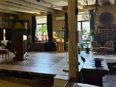 260 m² Artist's Studio in Marseille for Events up to 80 People