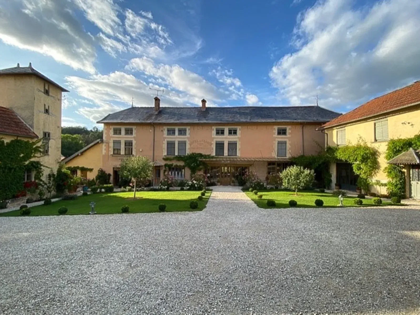 Hôtel au bord de l'eau pour des événements privés à la campagne