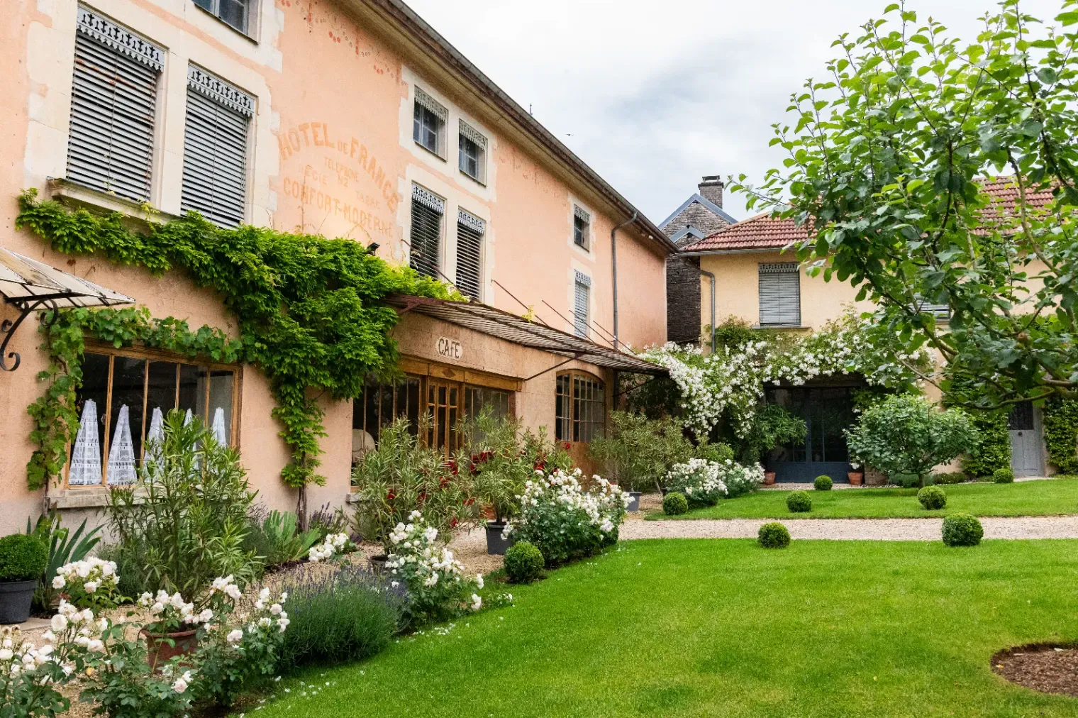 Hôtel au bord de l'eau pour des événements privés à la campagne
