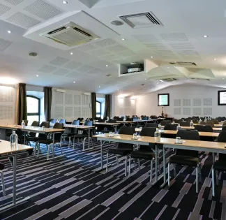 Bright 90m² Event Space in Mallemort for Seminars & Corporate Events