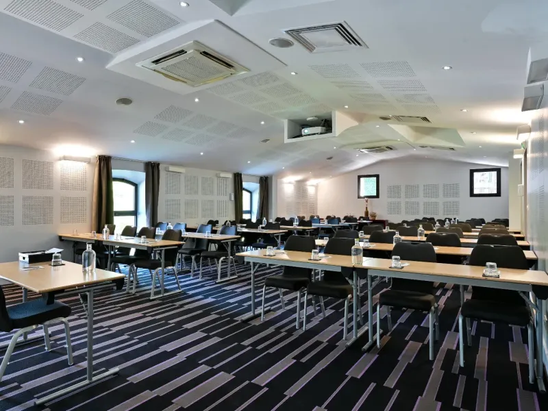 Bright 90m² Event Space in Mallemort for Seminars & Corporate Events