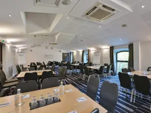 Bright 90m² Event Space in Mallemort for Seminars & Corporate Events