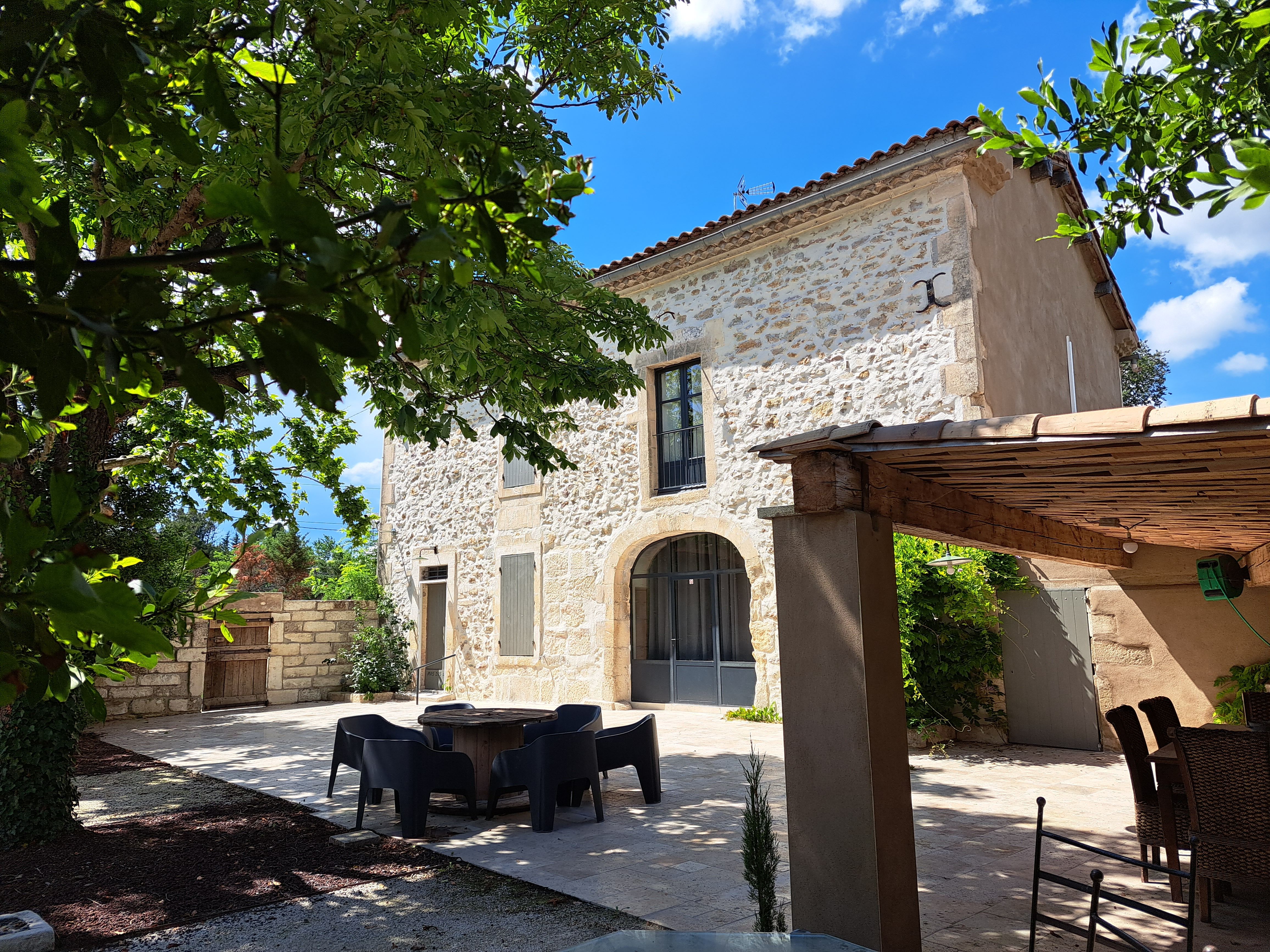 Villa Garden & Pool Venue for Events in Graveson