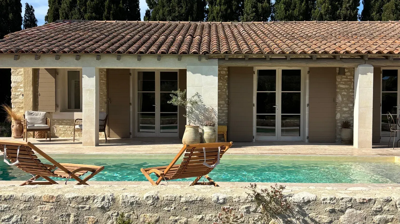 Confidential Provençal farmhouse *** in the heart of the Alpilles