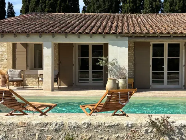 Confidential Provençal farmhouse *** in the heart of the Alpilles