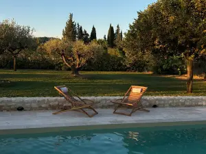 Confidential Provençal farmhouse *** in the heart of the Alpilles