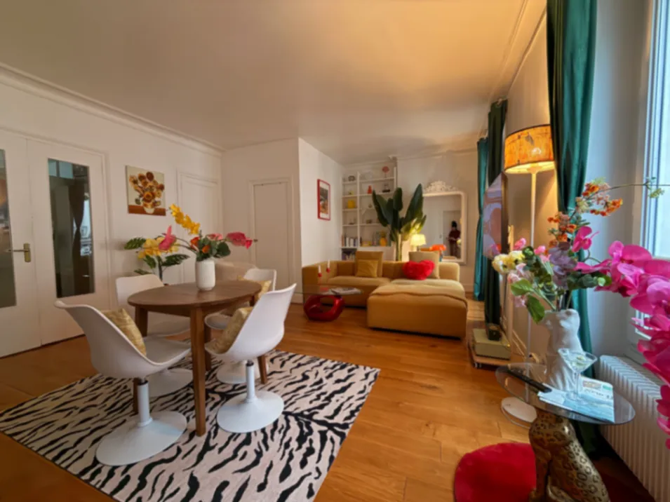 Studio Haussmannien à Paris pour Productions Créatives & Événements