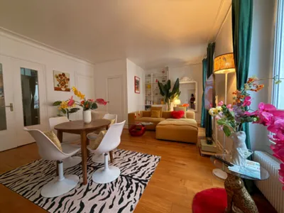 Studio Haussmannien à Paris pour Productions Créatives & Événements