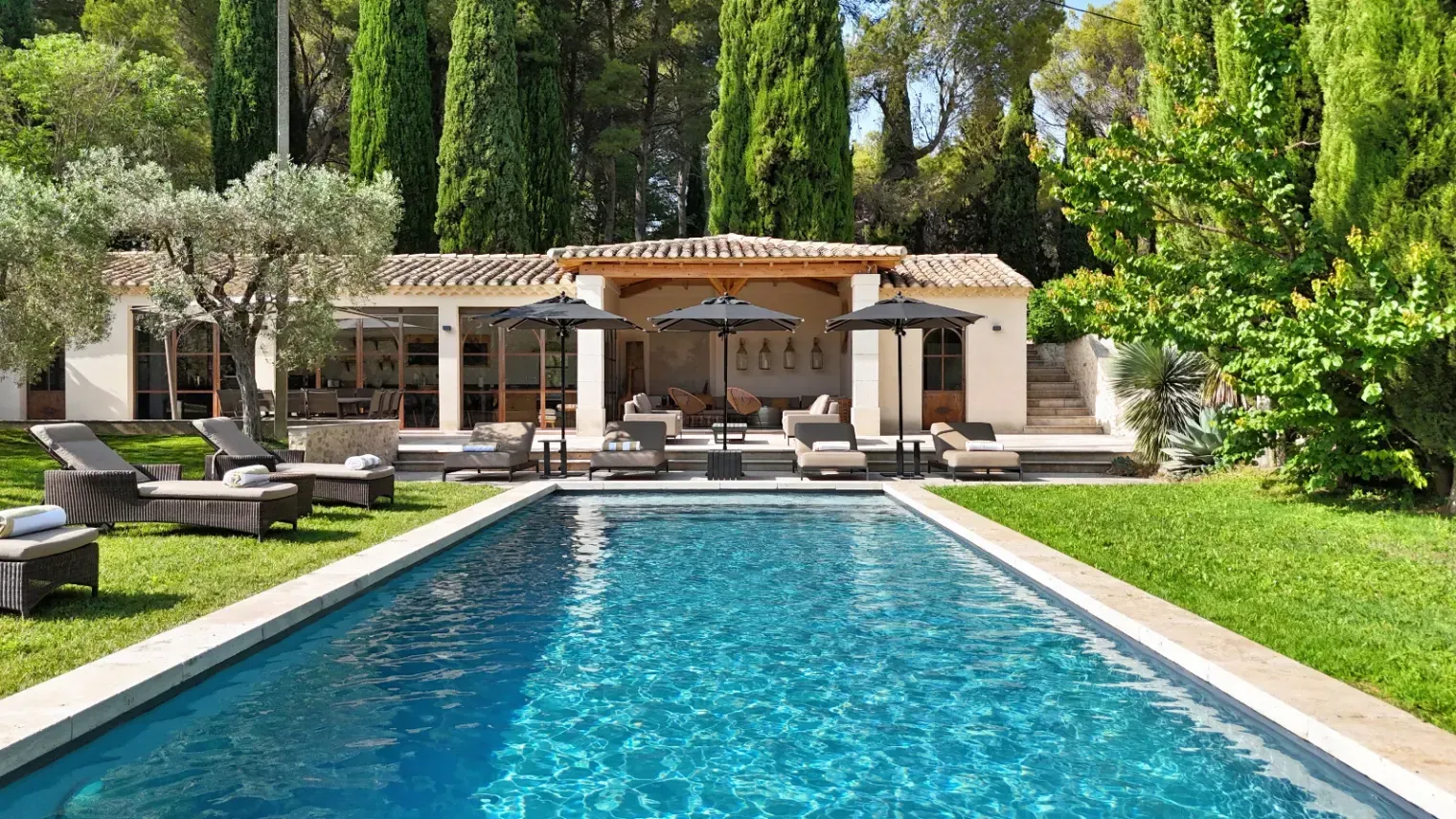 Elegant Pool House near Aix-en-Provence | Mediterranean Garden Venue