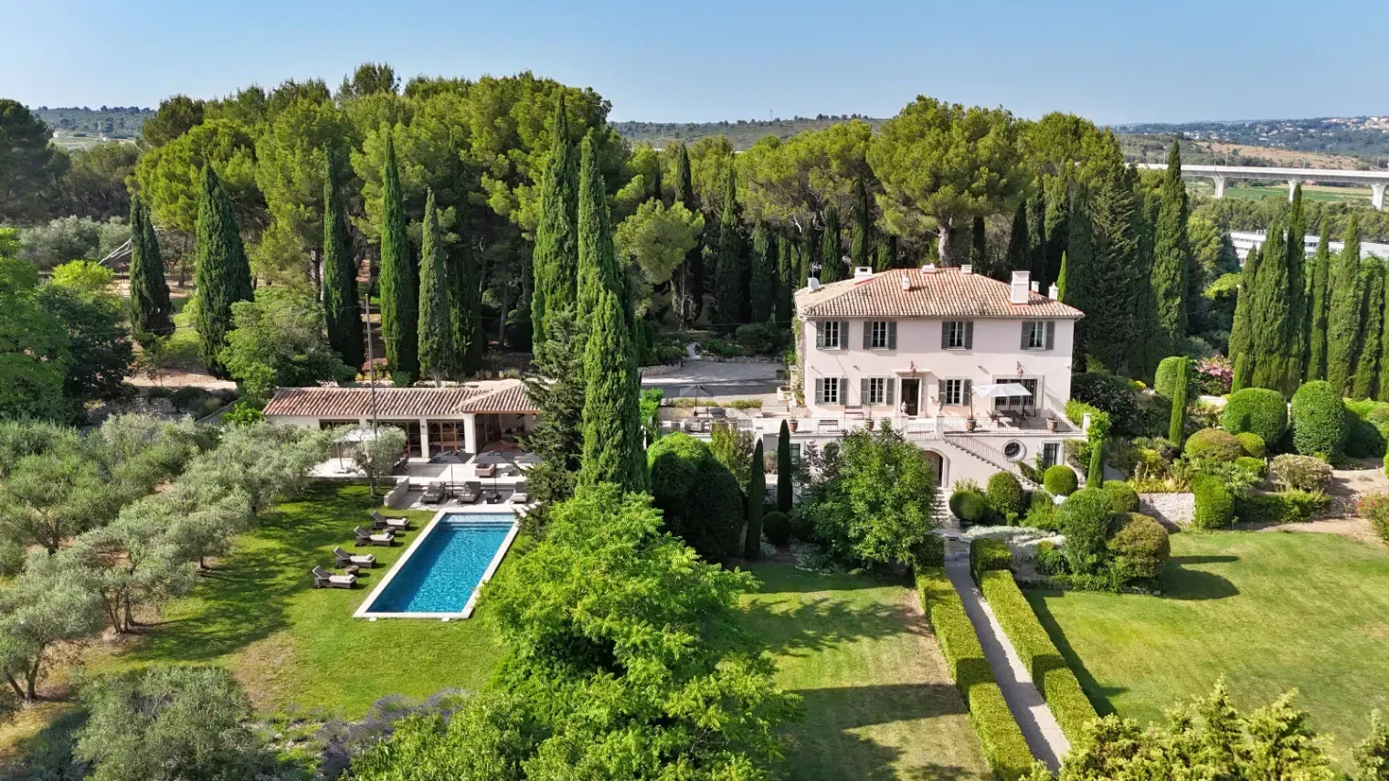Elegant Pool House near Aix-en-Provence | Mediterranean Garden Venue