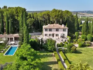 Elegant Pool House near Aix-en-Provence | Mediterranean Garden Venue