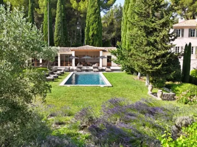 Elegant Pool House near Aix-en-Provence | Mediterranean Garden Venue