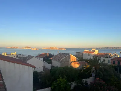 Exceptional 45 m² Rooftop with 360-Degree Views of Marseille