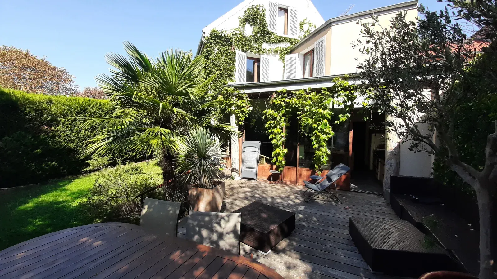 Colombes Event Venue: 250m² House with Indoor Pool Near Paris