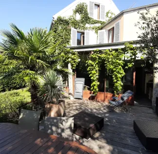 Colombes Event Venue : Maison de 250m² avec piscine intérieure près de Paris